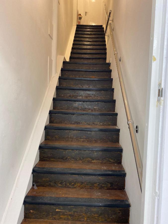 Lovely 1-Bedroom Loft Apartment Above Shop With Free Parking- Long Term Let Available Maldon Luaran gambar